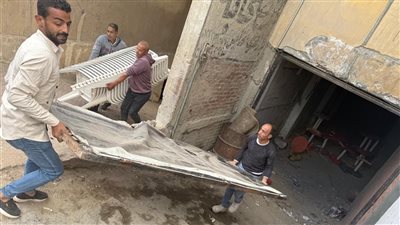 غلق وتشميع محلات مخالفة تدار بدون ترخيص وتسبب إزعاجا للمواطنين بالجيزة