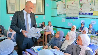 وزير التعليم يجري جولة تفقدية مفاجئة لعدد من مدارس الجيزة لمتابعة انتظام العملية التعليمية