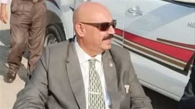 رئيس حي شرق شبرا الخيمة ينقل مكتبه إلى الشارع لمتابعة شكاوى المواطنين