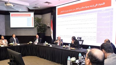 هيئة الاستثمار تبحث آليات دعم بيئة الأعمال مع مستثمري العاشر من رمضان بالتنسيق مع الجهات الحكومية