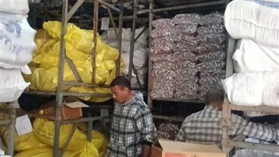 تموين بني سويف تضبط 10 أطنان أرجل ماشية و15 طن هياكل فراخ غير صالحة للاستهلاك الآدمي