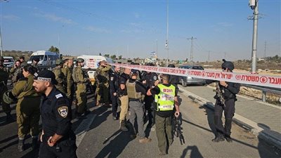 قتيل و3 مصابين وعبوات متفجرة.. تفاصيل حادث الطعن في مستوطنة غوش عتصيون الإسرائيلية 