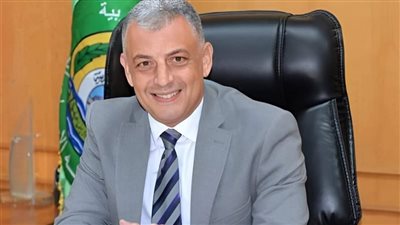 شخص يتعدى على مُعلم بمقص داخل مدرسة بالإسماعيلية.. والمحافظ يوجه باتخاذ إجراءات صارمة