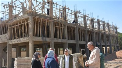 نائب محافظ الوادي الجديد تتابع أعمال الإنشاءات بعدد من مدارس الخارجة