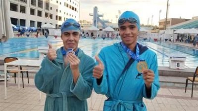 رئيس جامعة بنها يهنئ الطالب أحمد صابر لحصوله على المركز الأول لبطولة الجمهورية للسباحة