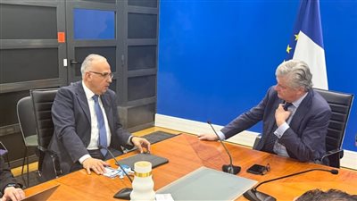 وزير الري يبحث مع مسؤولين فرنسيين التعاون في تطوير أنظمة 