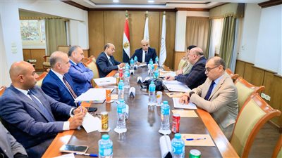 اعتماد 50 ألف ديسك مدرسي وتجديد مخزن الكتب بقنا ضمن دعم صندوق المشروعات التعليمية