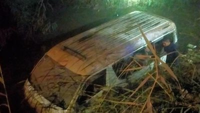 إصابة 4 أشخاص إثر انقلاب ميكروباص داخل ترعة في أسيوط