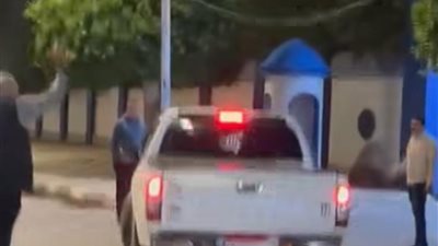 بيتنطط من الفرحة.. سعادة مُسن بعد استعادة قوات الشرطة سيارته المسروقة بالإسكندرية