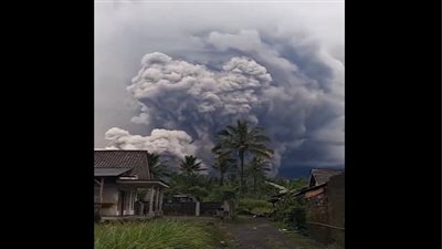 زلزال بقوة 6 درجات بعد ثوران أكبر بركان في إندونيسيا