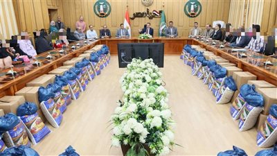 بنصف مليون جنيه.. محافظ المنوفية يسلم مساعدات إنسانية لـ50 حالة مستحقة