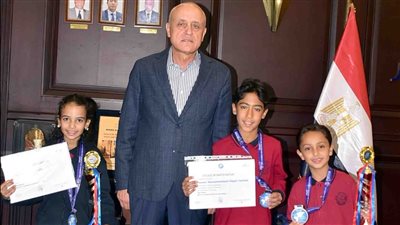 محافظ الأقصر يستقبل المتفوقين بالمنتدى الإفروآسيوي ويوجّه بتكريمهم في العيد القومي