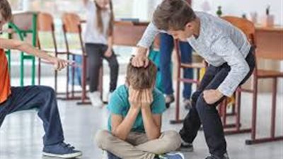 عندهم إهمال ولا مبالاة.. سيدة تزعم تعرض نجلها للعنف من زميله بإحدى المدارس الخاصة 