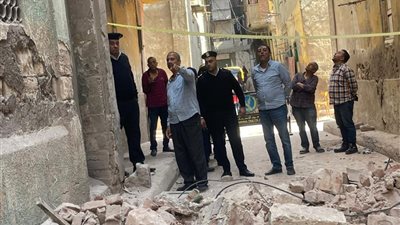 صادر له قرار هدم.. النيابة تعاين عقار اللبان المنهار بالإسكندرية