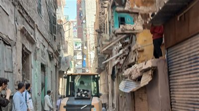 انهيار أجزاء من عقار بمنطقة اللبان بجوار العقار المنهار صباح اليوم في الإسكندرية