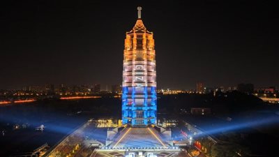 إضاءة برج نانجينغ أحد أبرز رموز العمارة الصينية باسم محافظة الجيزة