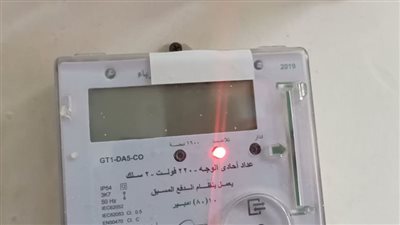 لماذا تضيء لمبة التلاعب؟.. الكهرباء تكشف الأسباب وطرق التعامل الآمن