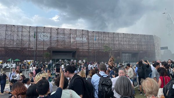 اندلاع حريق في مؤتمر