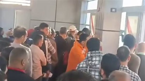 ازدحام داخل إحدى