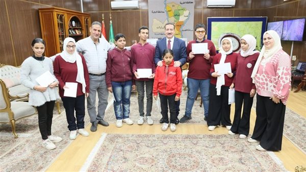 محافظ المنوفية مع