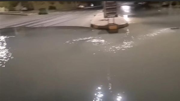 كسر ماسورة مياه يُغرق