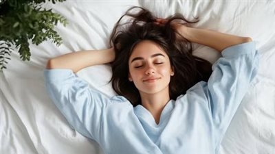 تخفيف ألم الرقبة.. فوائد النوم دون وسادة 