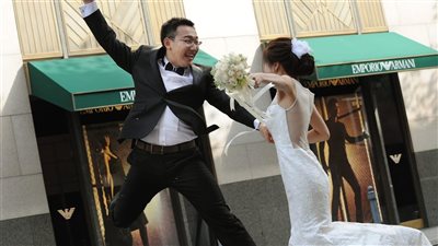 طفرة في حفلات الزواج بالصين بعد السماح بإقامتها في النوادي الليلية.. ما القصة؟ 