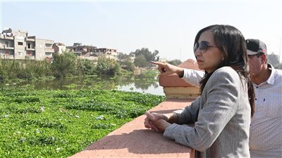 محافظ البحيرة تتابع أعمال رفع نواتج تطهير ترعة الخندق وتشدد على منع إلقاء المخلفات