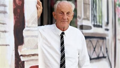 وفاة بول كوستيلوي مصمم أزياء الأميرة ديانا عن عمر ناهز 80 عامًا 