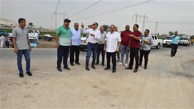 محافظ أسيوط يتفقد أعمال إنشاء طريق يربط قرى ريفا وموشا والزاوية بمنطقة المعلمين ومحور الهضبة