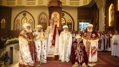 تقديرًا لخدمتهم الروحية.. الكنيسة ترقي 5 أساقفة لرتبة مطران