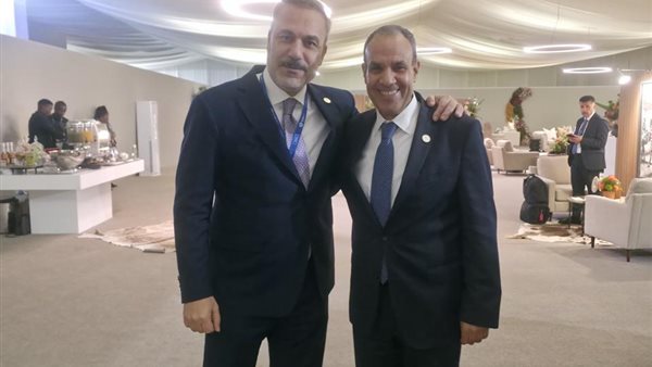 عبد العاطي يلتفي