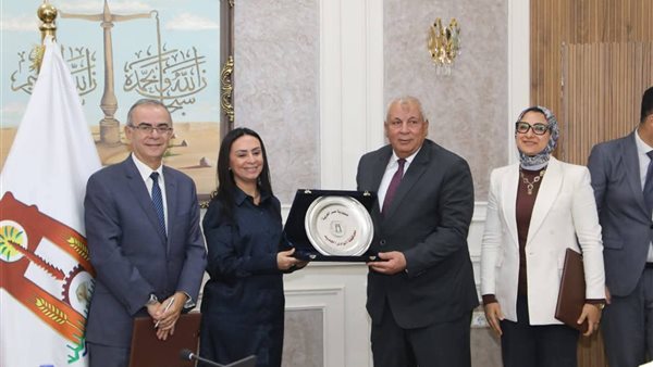 وزيرة التضامن ومحافظ