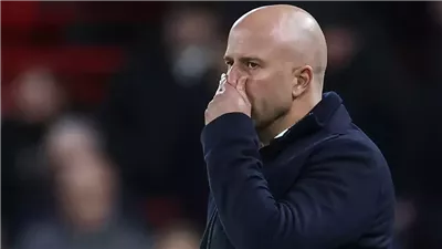 نسيطر على تفكيرك.. جماهير نوتنجهام فورست تتحكم في عقل سلوت بعد الفوز عليه مجددًا