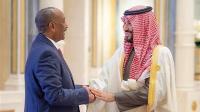 البرهان يمتدح مساعي ولي العهد السعودي لمعالجة الأزمة السودانية وتحقيق السلام 