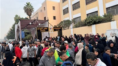 زحام أمام لجان مصر القديمة في الساعات الأولى لانتخابات المرحلة الثانية من النواب.. ومسيرة تأييد للمستشار طاهر الخولي