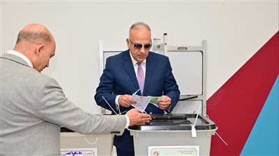 وزير الري خلال الإدلاء بصوته في انتخابات النواب: الدولة تسير بخطى ثابتة نحو ترسيخ دعائم الديمقراطية