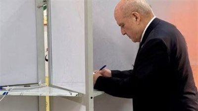رئيس هيئة النيابة الإدارية يدلي بصوته في انتخابات مجلس النواب