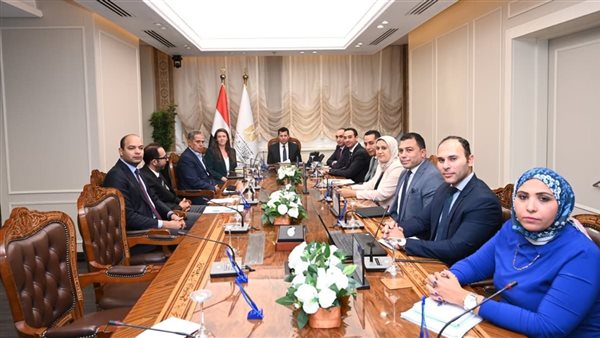 وزير الرياضة مع ممثلي