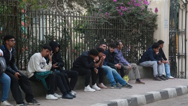 توافد المواطنين 