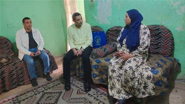 محافظ السويس في منزل