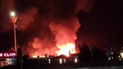 حريق داخل المنطقة الصناعية في دهب