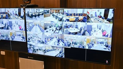 من غرفة عمليات الشبكة الوطنية.. محافظ جنوب سيناء يتابع سير العملية الانتخابية وفتح اللجان في يومها الثاني