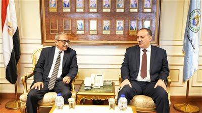 محافظ أسيوط والأمين العام لمجلس الوحدة الاقتصادية العربية يبحثان تعزيز التعاون التنموي