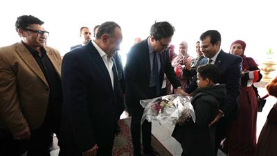 أنت بتفتي؟.. وزير الثقافة يوبخ أحد المسؤولين عن عروض السينما في قصر ثقافة أسيوط