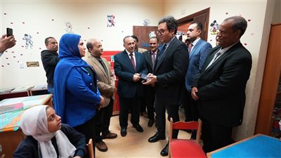 يخدم 22 قرية.. محافظ أسيوط ووزير الثقافة يزوران قصر ثقافة جمال عبد الناصر