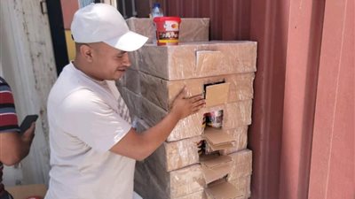 إحباط محاولة تهريب 408 علب معسل إلى هولندا بجمارك الإسكندرية