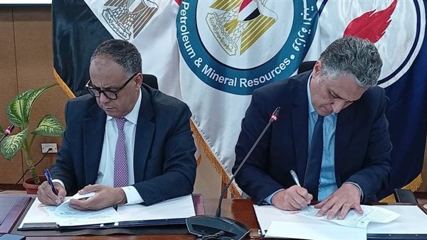 خلال التوقيع