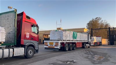 الهلال الأحمر: الدفع بأكثر من 12 ألف طن مساعدات غذائية وإغاثية وشتوية إلى غزة