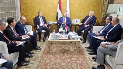 اجتماع حكومي لبحث فرص الاستعانة بالشركات المصرية لإقامة مشروعات بنية تحتية بالجزائر